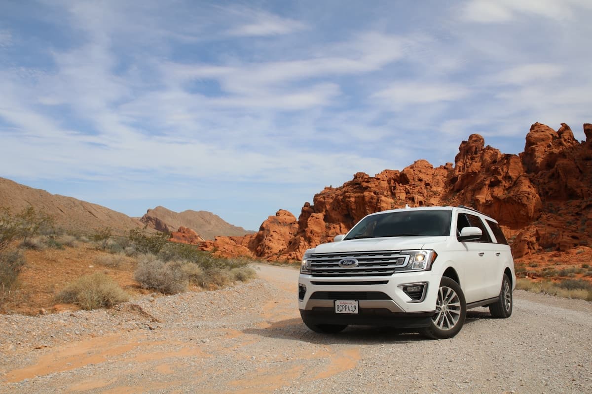 Xe Sedona 7 chỗ sang trọng đưa đón sân bay Nội Bài